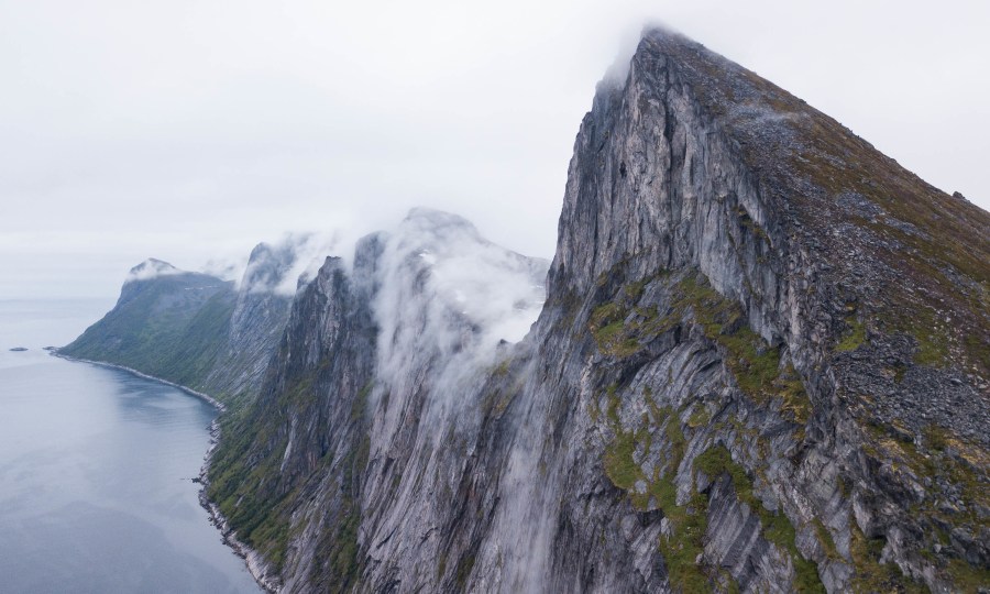 <p>Das 600 Meter hohe steinerne Segel in Nordnorwegen.</p>