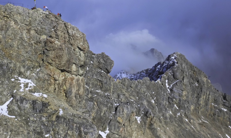 <p>An sehr vielen Stellen äußerst exponiert: Der Jubiläumsgrat zwischen Zugspitze und Alpsitze.</p>
