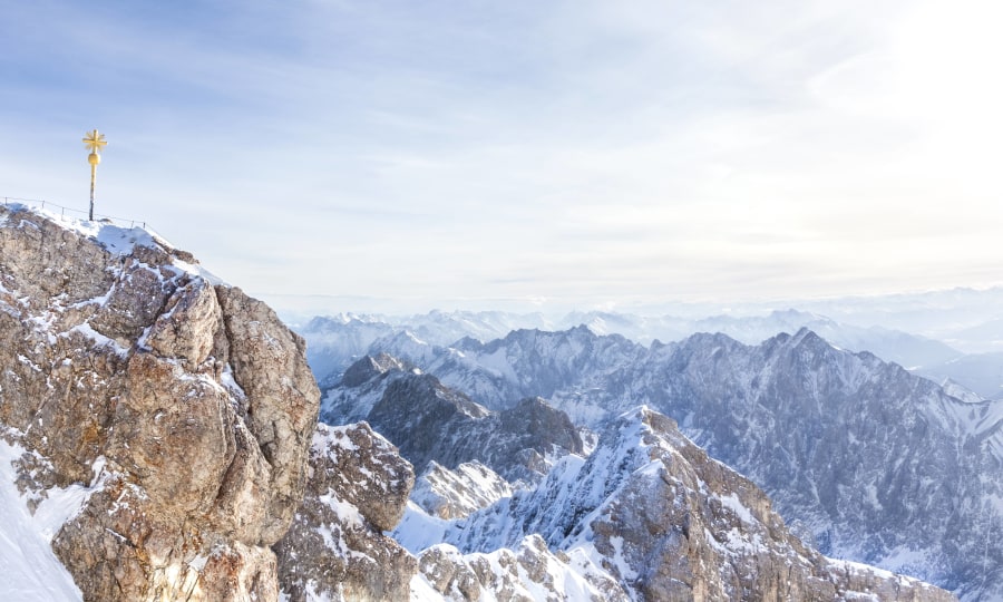 <p>Startpunkt Zugspitzgipfel: Von Deutschlands höchstem Berg geht es am Grat in sieben bis neun Stunden auf die Alpspitze.</p>
