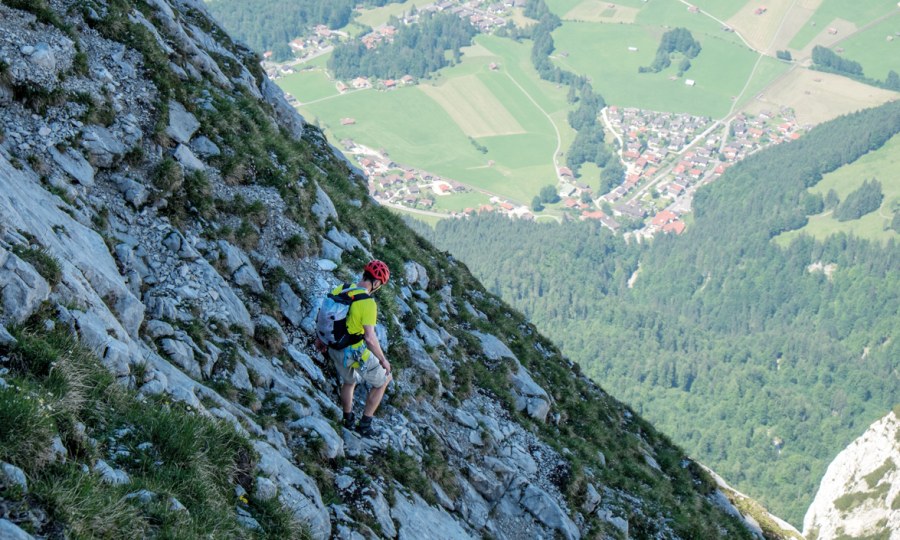 <p>Abstieg vom  Zwölferköpfl in Garmisch: Bei einem Ausrutscher geht's dahin.</p>