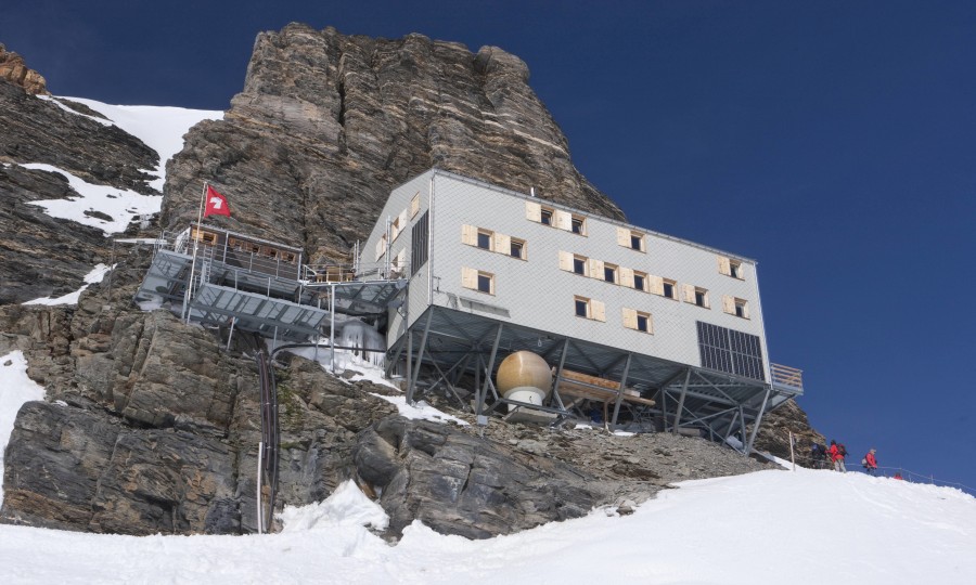 <p>Aufstieg zur Mönchsjochhütte: Die Jungfrau scheint recht nah und dennoch – zumindest mit Ski – relativ unnahbar.</p>