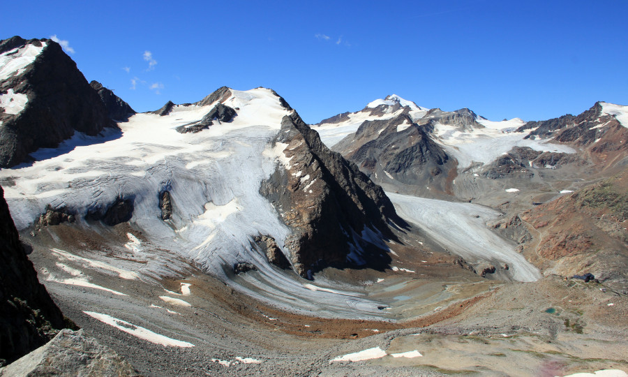 <p>Das Gebiet rund um den Linken Fernerkogel mit Karlesferner (links), Mittelbergferner (Bildmitte) und Braunschweiger Hütte (Vordergrund rechts).</p>