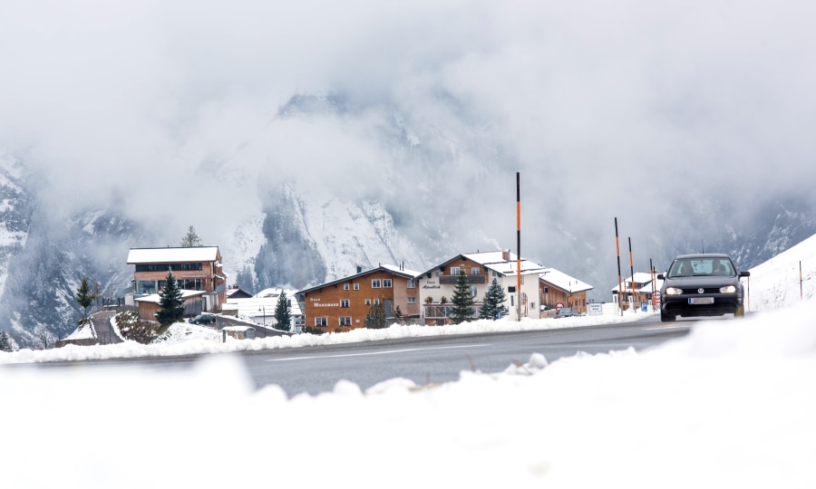 Winterliche Verhältnisse im Bundesland Vorarlberg: Schröcken am 14. Oktober 2015.