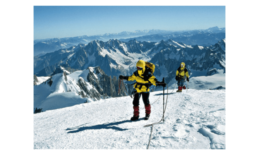 <p>Mont-Blanc-Besteigung: Weit reicht der Blick vom höchsten Gipfel der Alpen.</p>