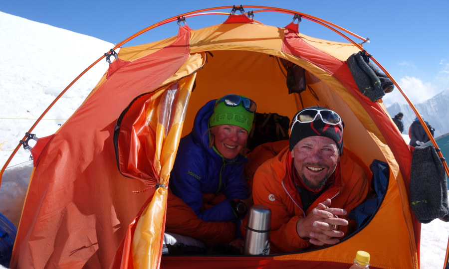 <p>Große Erfahrung im Höhenbergsteigen: Luis Stitzinger, hier mit Alix von Melle am Makalu 2014.</p>