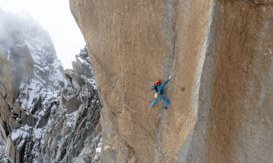 <p>In ihrem Element: Die iranische Kletterin Nassim Eshqi</p>