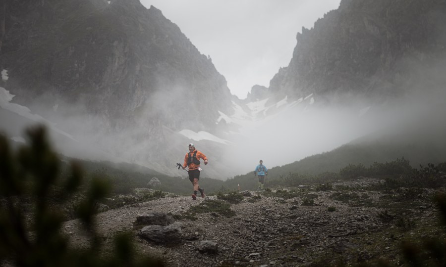 <p>Einer der Höhepunkte der 4 Trails 2019: Der Downhill vom Stöttltörl (2036 m) bei mystisch-nebligen Verhältnissen.</p>