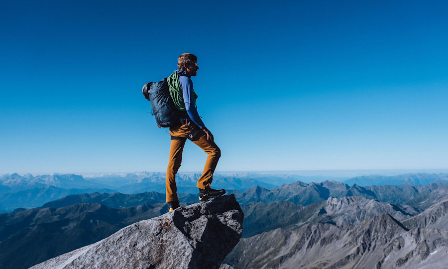<p>Im Gipfelbereich des Schwarzenstein auf 3.369 Metern: Simon Messner.</p>