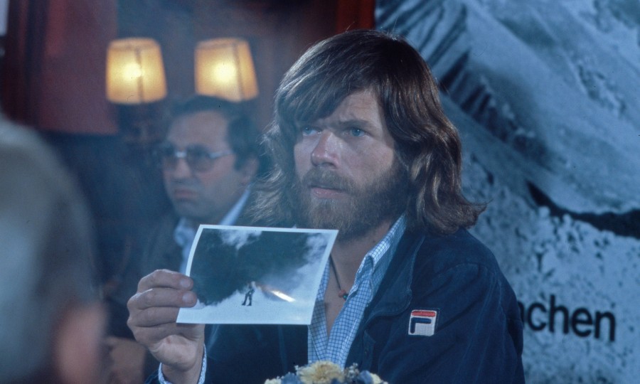 <p>Grenzgänger: Reinhold Messner berichtet am 01. Januar 1981 in München von seiner Everest-Expedition.</p>