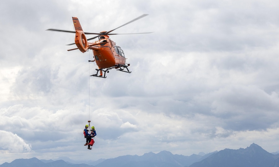 <p>SYMBOLBILD. Windenrettungen gehören zu den anspruchsvollsten Verfahren der alpinen Luftrettung.</p>
