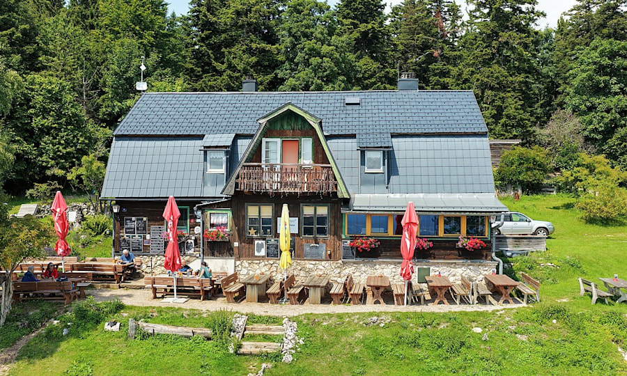 <p>6. Das Hubertus-Haus in den Gutensteiner Alpen, ÖAV</p>