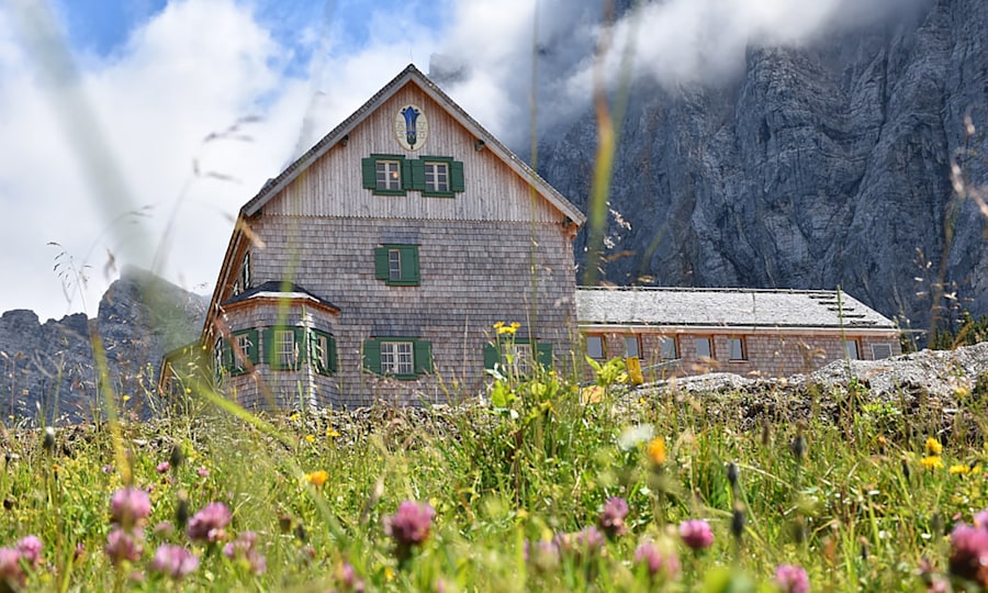 <p>1. Die Falkenhütte im Karwendel, DAV.</p>