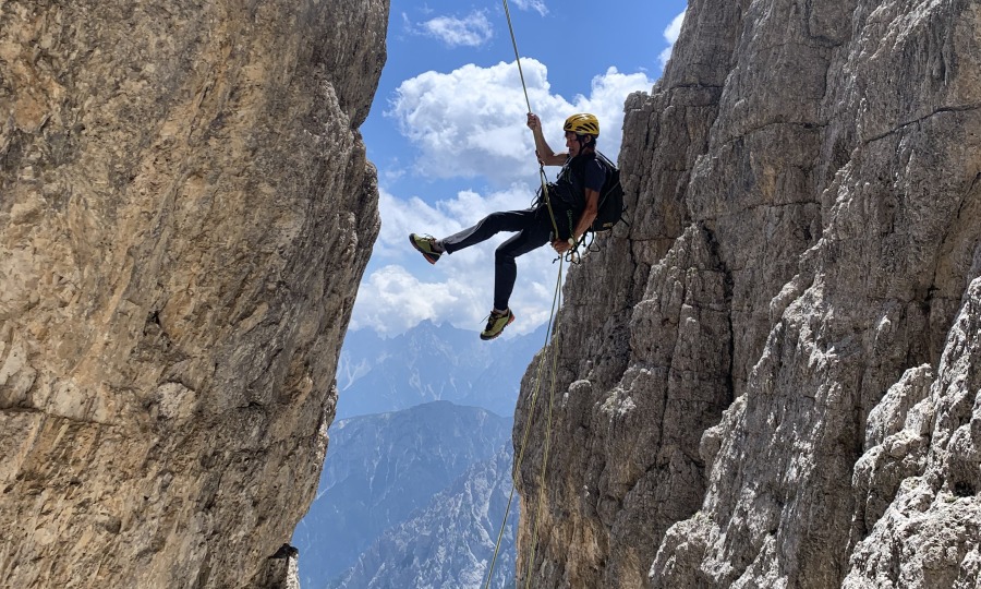 <p>Eine Passion, die bleibt: Hans Kammerlander beim Klettern in den Dolomiten.</p>