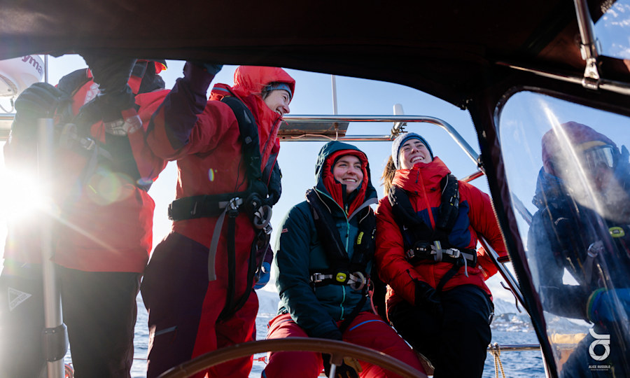 <p>Ein Teil des Teams auf dem Schiff.</p>