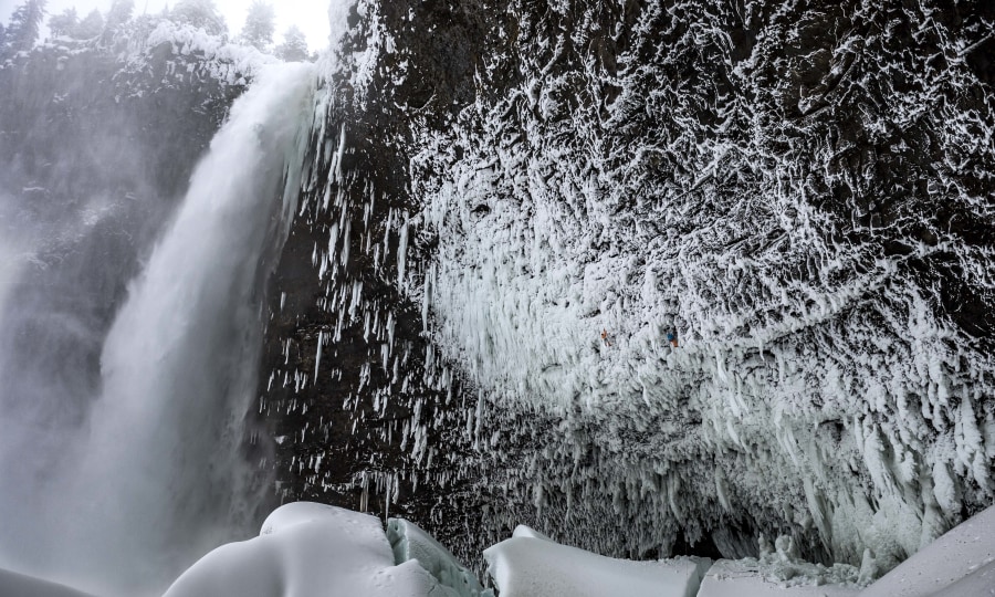 <p>An den 141 m hohen Helmckenfalls entstehen im Winter atemberaubende Eisformationen. </p>