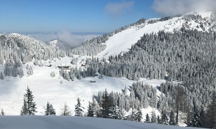 <p>Skitourenziel am Spitzingsee: Obere Firstalm und Brecherspitz (rechts))</p>