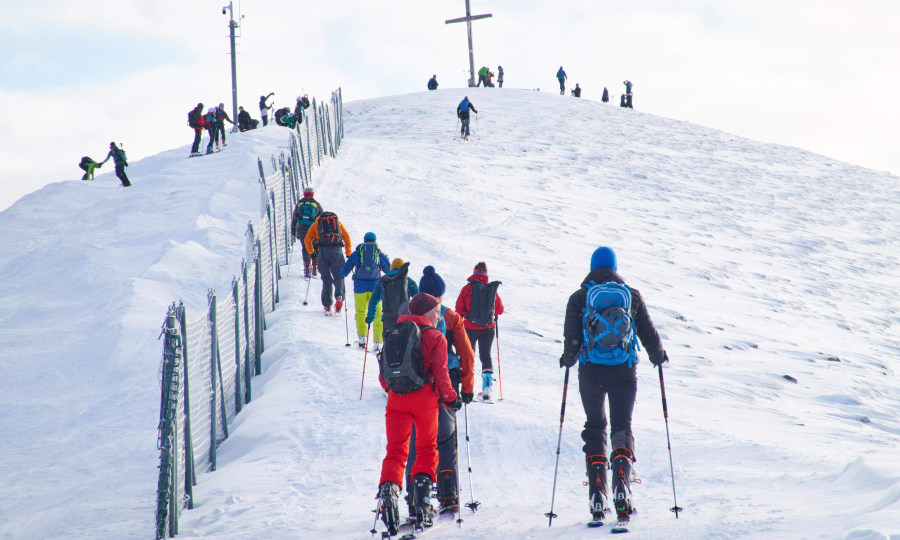 <p>Wurde im ersten Corona-Winter zur regelrechten Trend-Sportart: das Skitourengehen.</p>