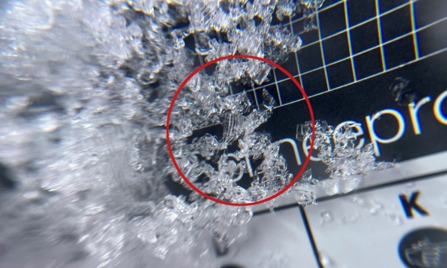 <p>Tiefenreif im Inneren der Schneedecke.</p>