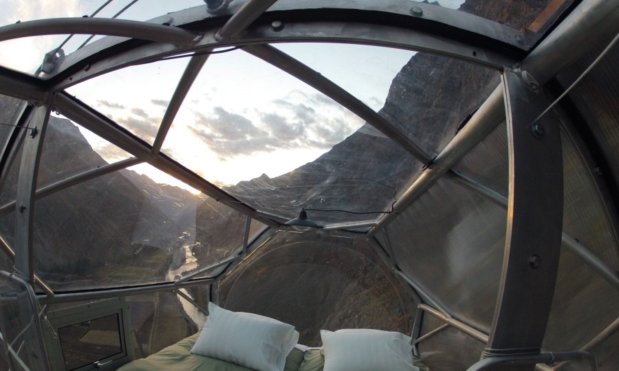 Blick aus dem Innern einer Skylodge Adventure Suites in Peru.