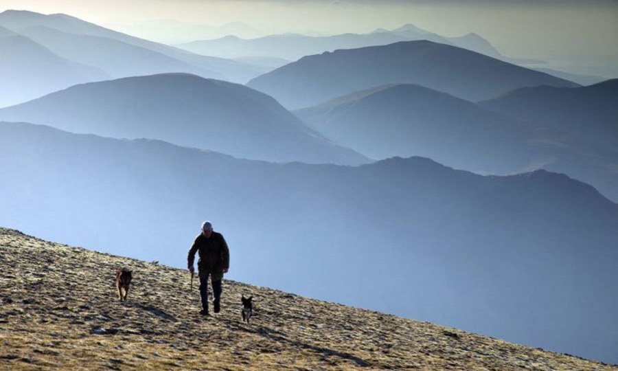 <p>Dramatisches Felsgebirge, schneebedeckte Hochplateaus: Großbritannien, wie es hierzulande kaum jemand kennt. Die Nationalparks "Snowdonia" in Wales und "Caingorm" in Schottland sind archaisch, rau und spektakulär.<strong> Britanniens Berge.</strong></p>