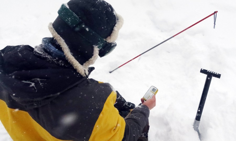 Notfallausrüstung So stören Smartphone und GPS dein LVS