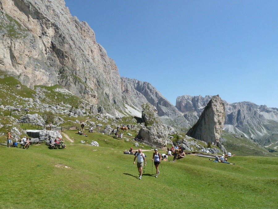 Almen-Wanderung auf der Seceda in den Dolomiten