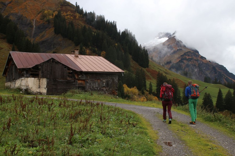 Lechquellengebirge Tag 1: Über den Hochberg zur Biberacher Hütte