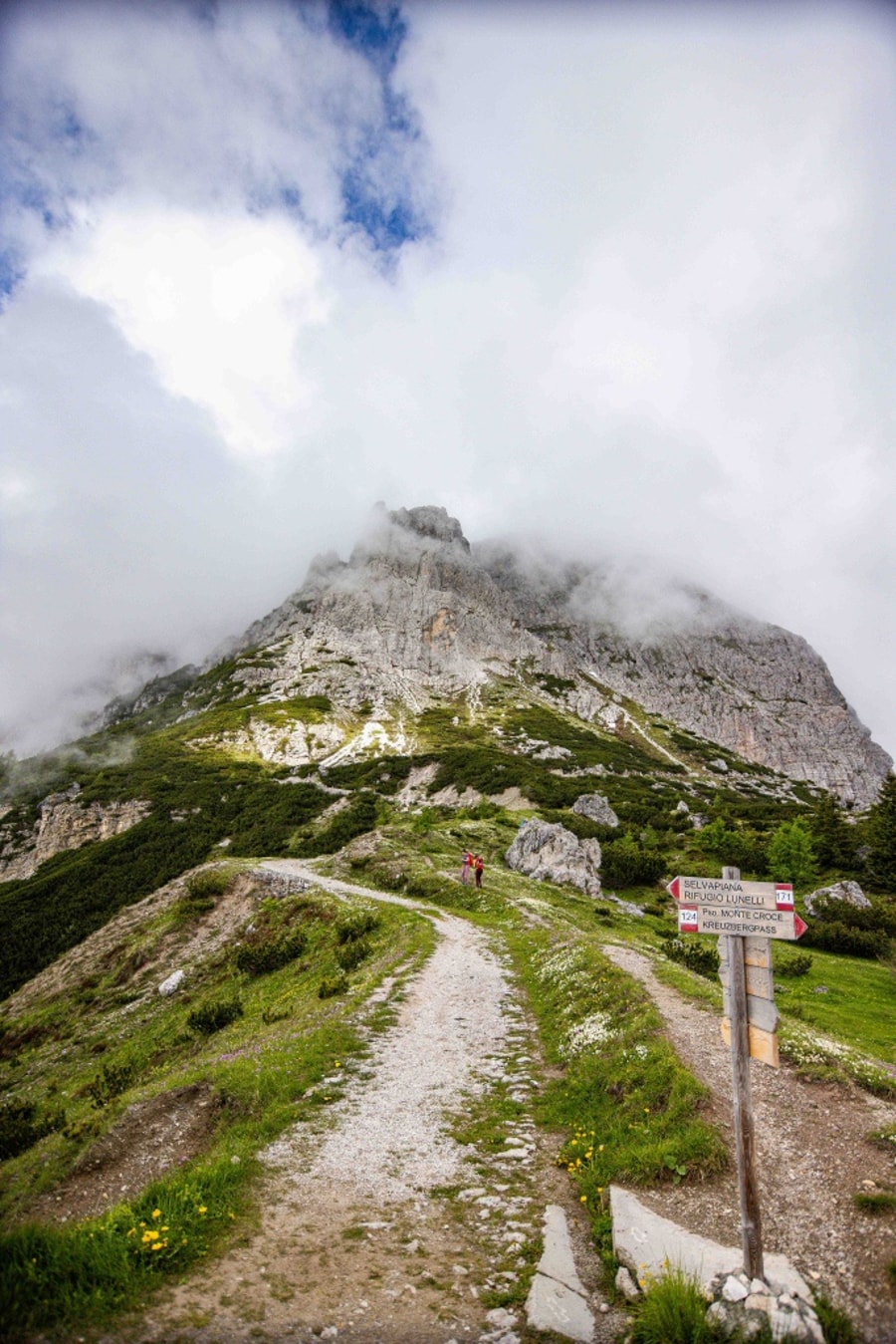 Klettersteig auf den Arzalpenturm in den Dolomiten