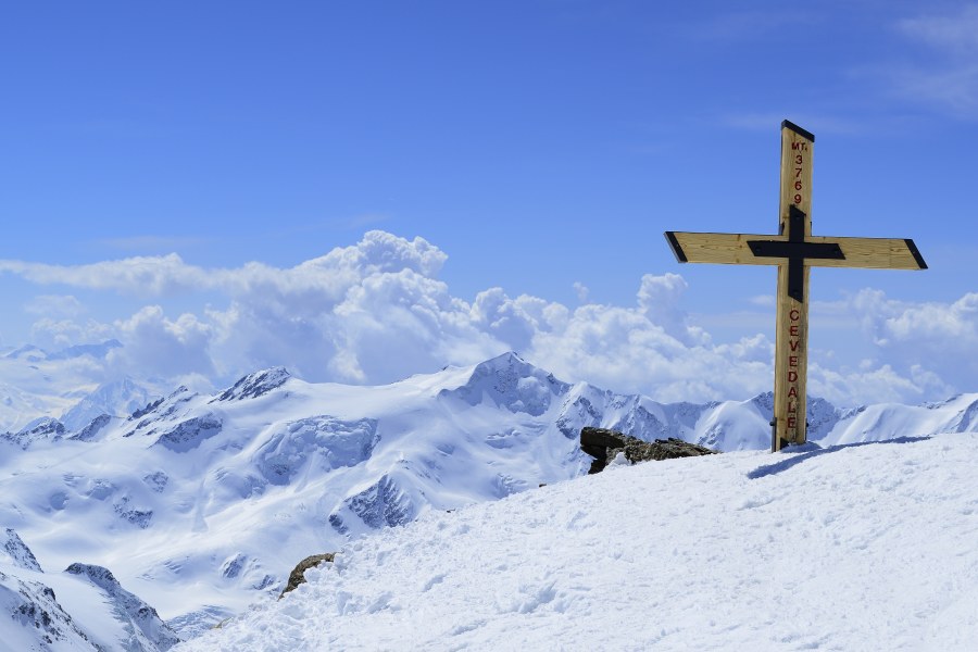Ein Traum in weiß: Skitouren rund um die Branca-Hütte