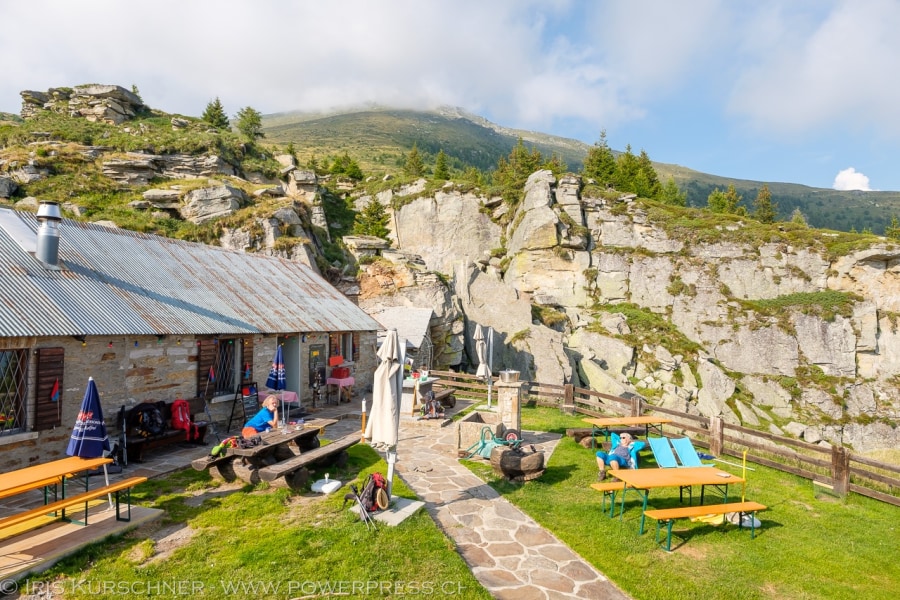 Wanderung zur Capanna Brogoldone im Tessin
