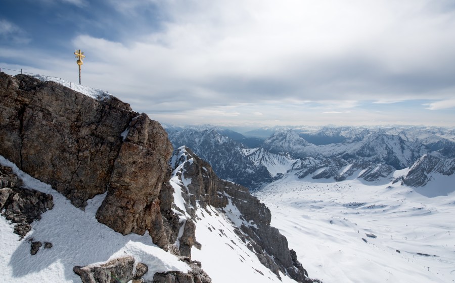 Wie Lange Braucht Man Auf Die Zugspitze Zugspitze: Schnee türmt sich meterhoch